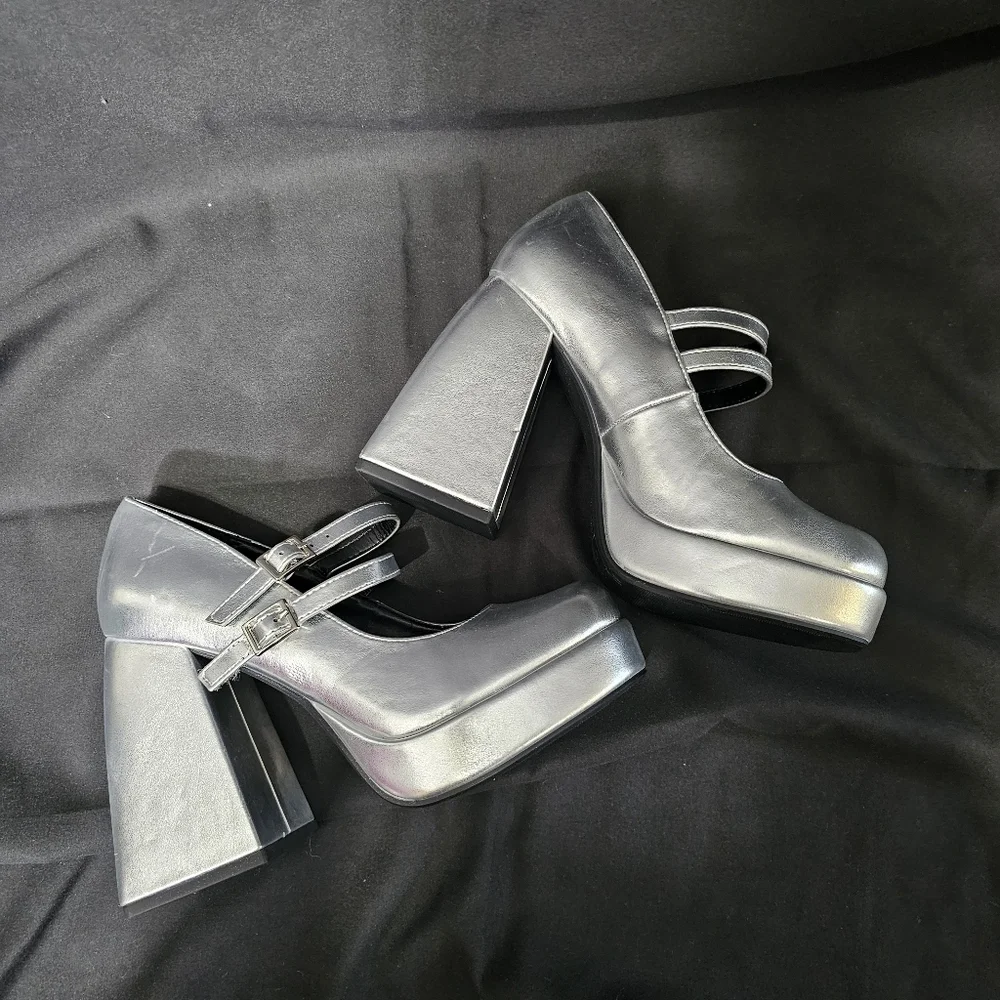 Soda chrome platform heels size 6 New no tags